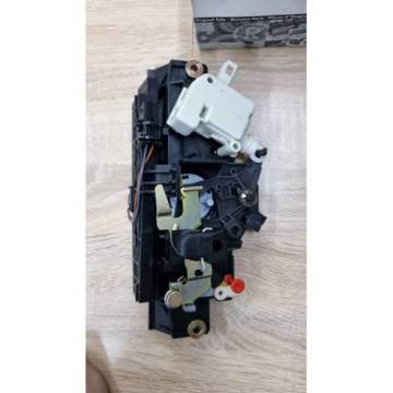 ARKA BAGAJ KAPAK IC KILIT TUTAMAK KOMPLE 1998-2005 [4B0827565J]